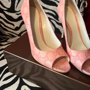 Gucci pink peep toe pumps